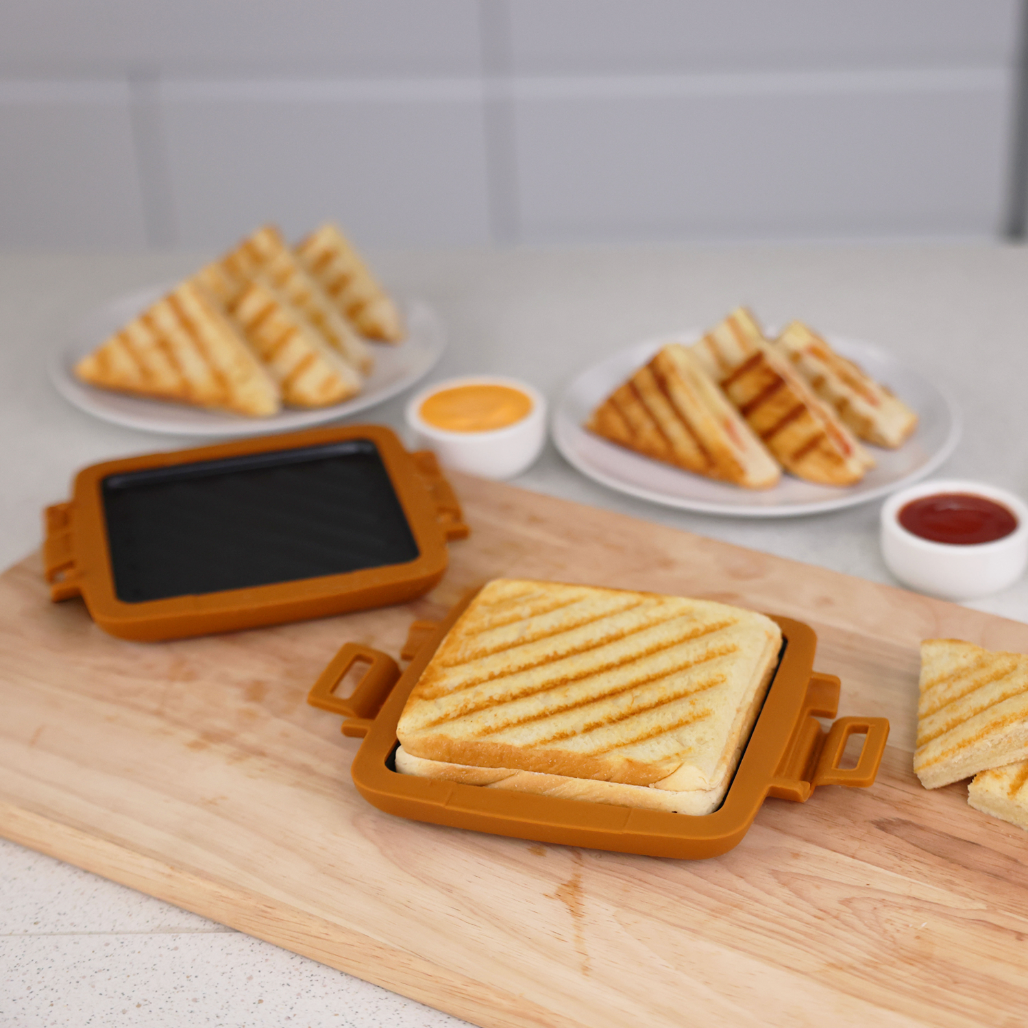 https://micromunchy.co.nz/cdn/shop/products/microwave-toastie-product_1.png?v=1679381145